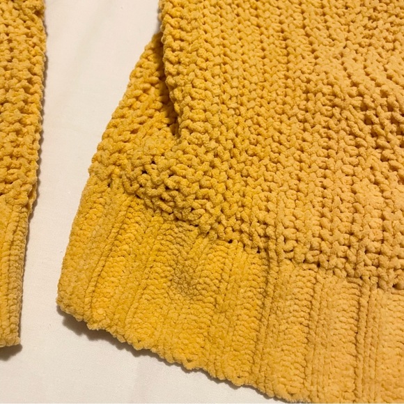 Hollister Chunky Cropped Yellow Sweater Womens Size Large - Picture 8 of 16